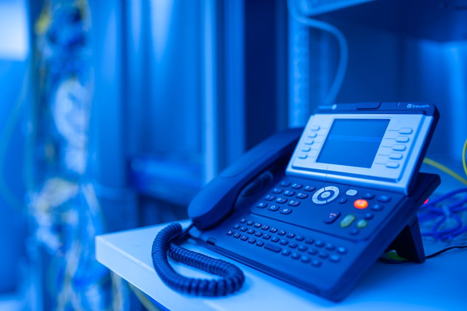 Best VoIP Headsets & Desk Phones for Small Business Offices
